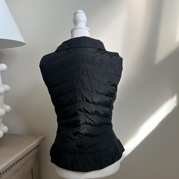 Women’s White House Black Market black puffer vest size XXS - Picture 4 of 9